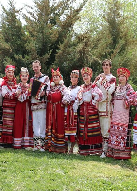 Ансамбль «Астраханская песня». А у нас и тогда поют
