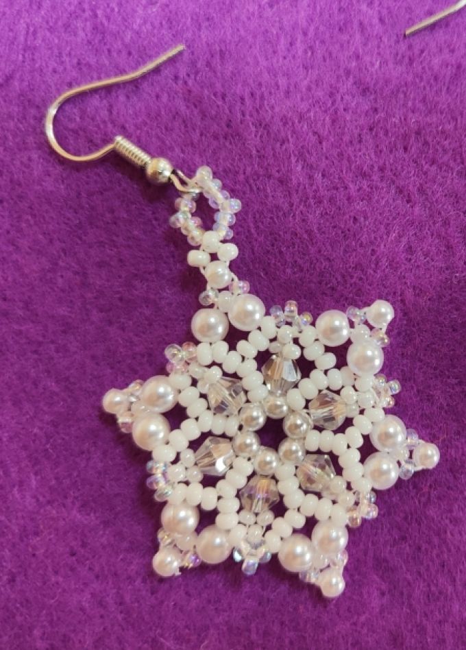 Серьги "Снежинка". Мастер-класс по бисероплетению