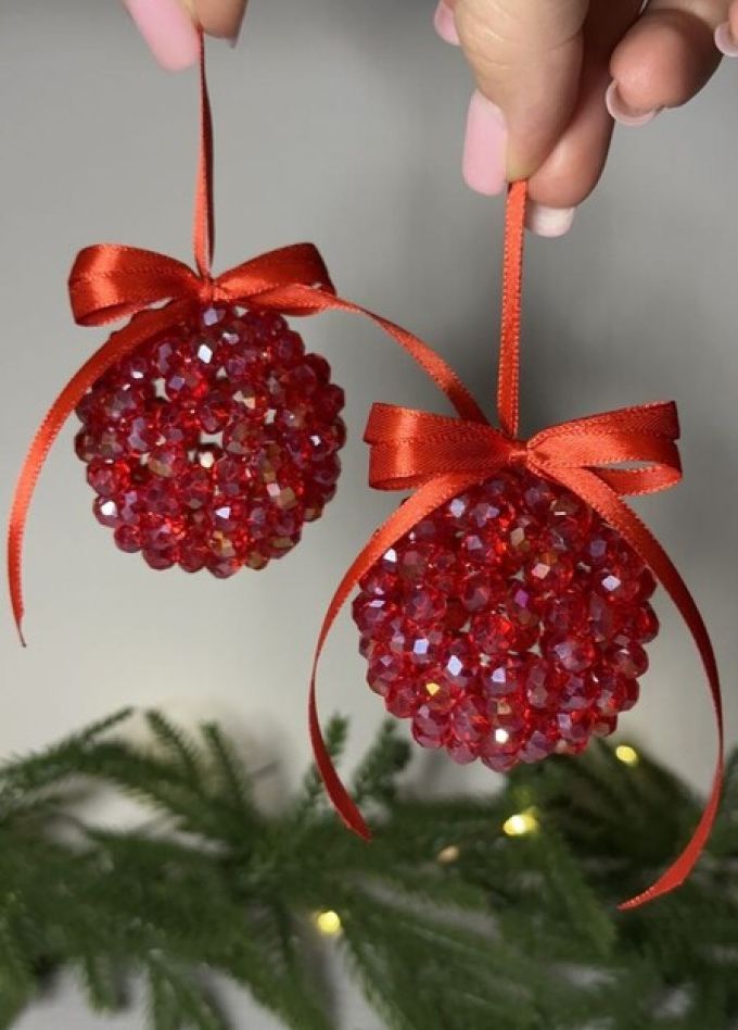 Елочный шарик из бусин