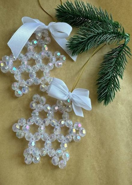 Снежинка из бусин