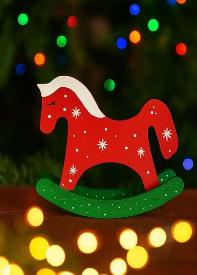 Раскрашиваем деревянную лошадку качалку