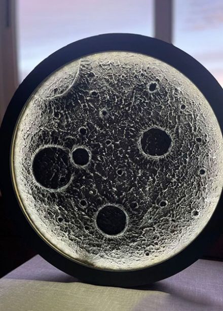 Мастер-класс ночник Луна, выполненный текстурной пастой