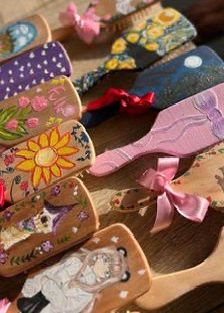 Роспись деревянных расчесок: Мастер-класс