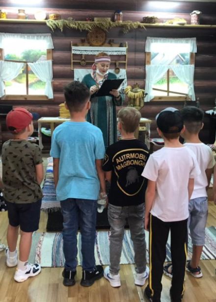 Интерактивная экскурсия по мастерским Дома ремесел и экспозиции "Русская изба"